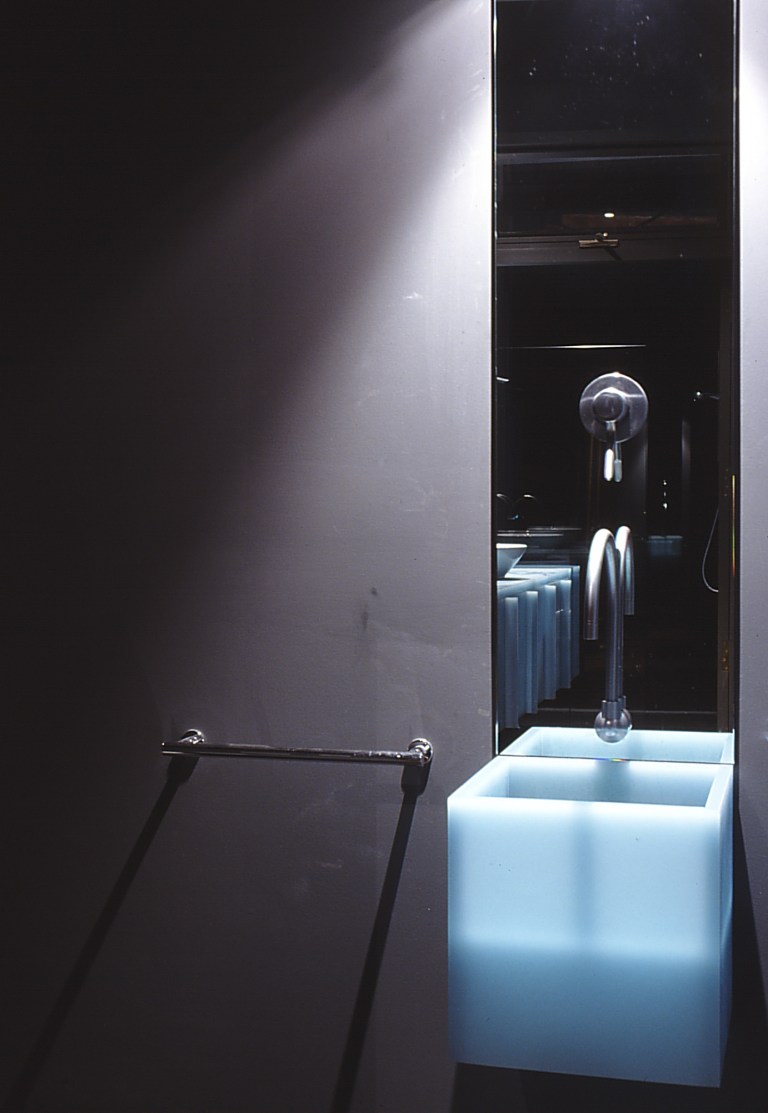 Larson Kelly Residence 36_wc with 'Marblo' basin_Stephen Varady Photo ©