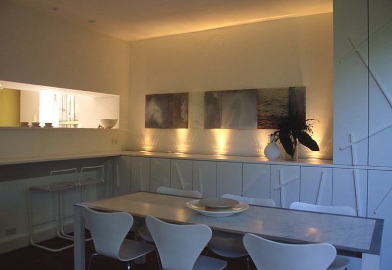McCarthy Residence 08_dining area + breakfast bar_Stephen Varady Photo ©