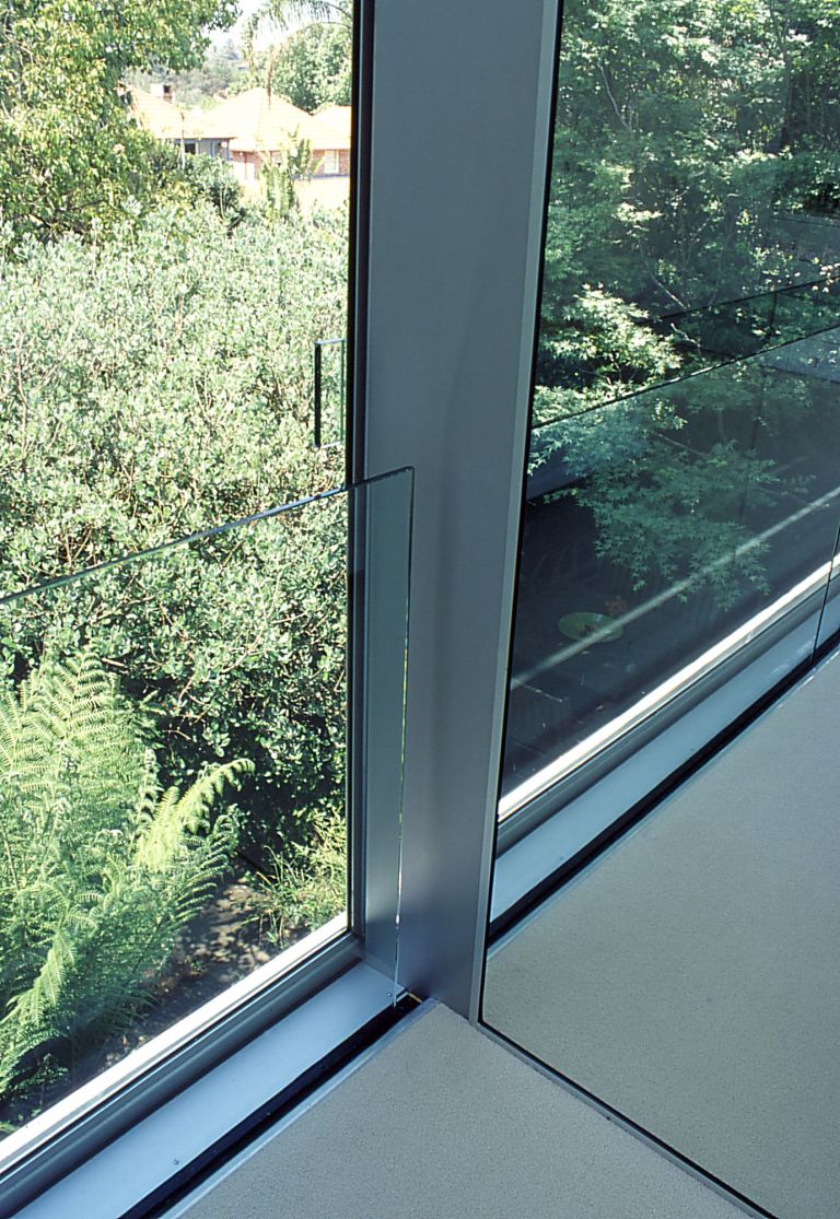 McCarthy Residence 25_sliding door + balustrade detail_closed_Stephen Varady Photo ©