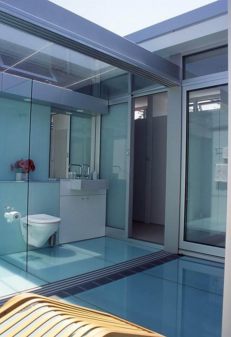 McCarthy Residence 30_en-suite_view from courtyard_Stephen Varady Photo ©