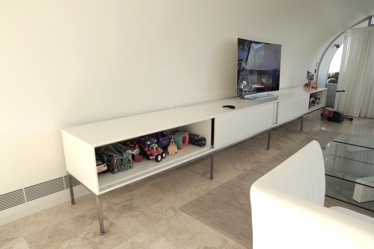 Nasteski Bondi Pacific Penthouse 28_living storage 3_Stephen Varady Photo ©