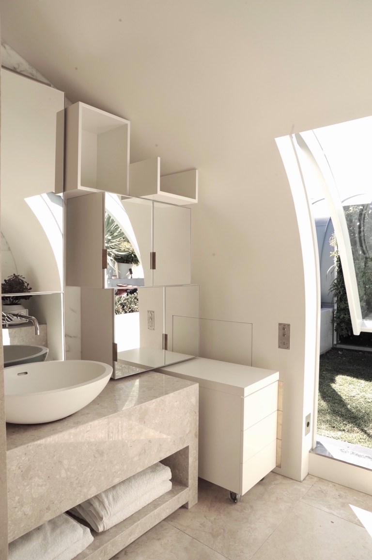 Nasteski Bondi Pacific Penthouse 30_en-suite_after 1_Stephen Varady Photo ©