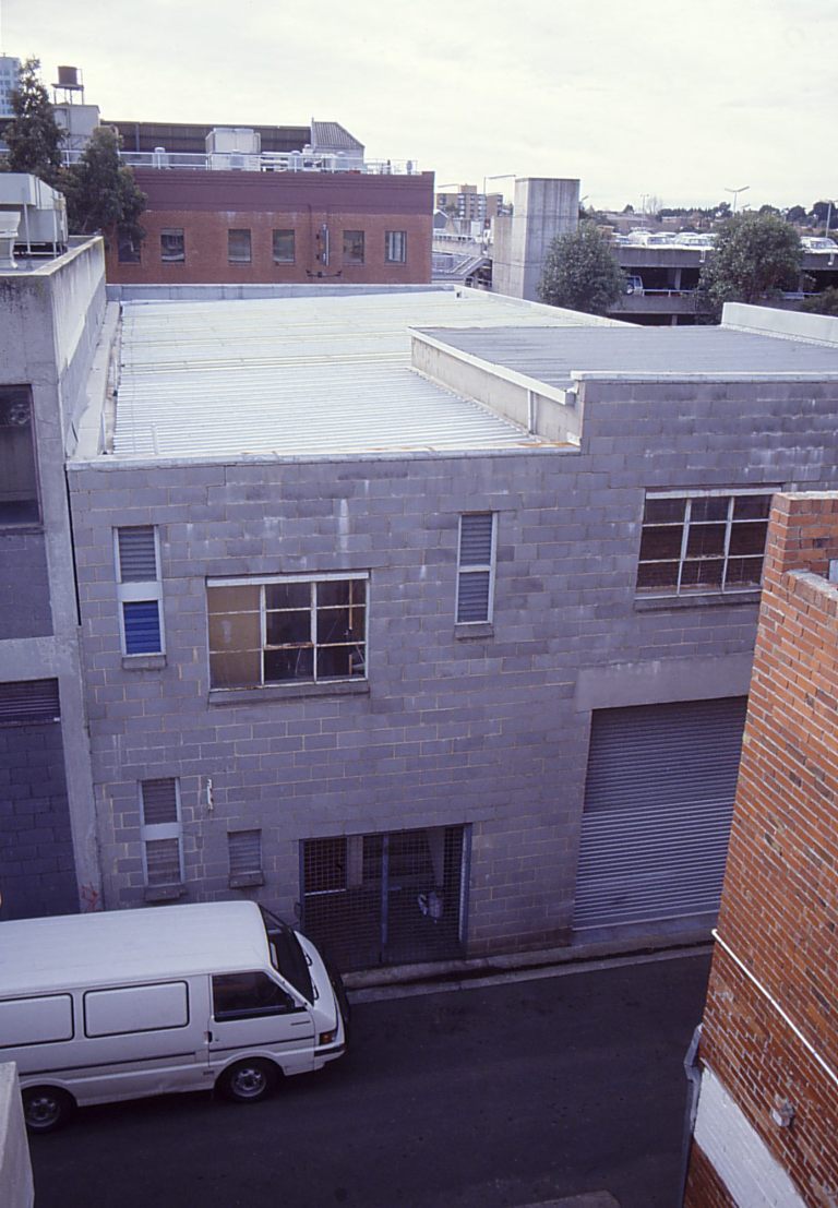 Slobom Residence #1_01_exterior_before_Stephen Varady Photo ©