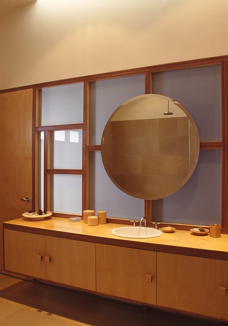 Slobom Residence #1_31_en-suite bathroom_vanity bench_Stephen Varady Photo ©