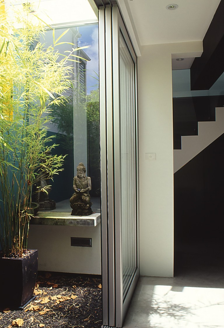 Pace McEwin Residence 29_courtyard_Stephen Varady Photo ©