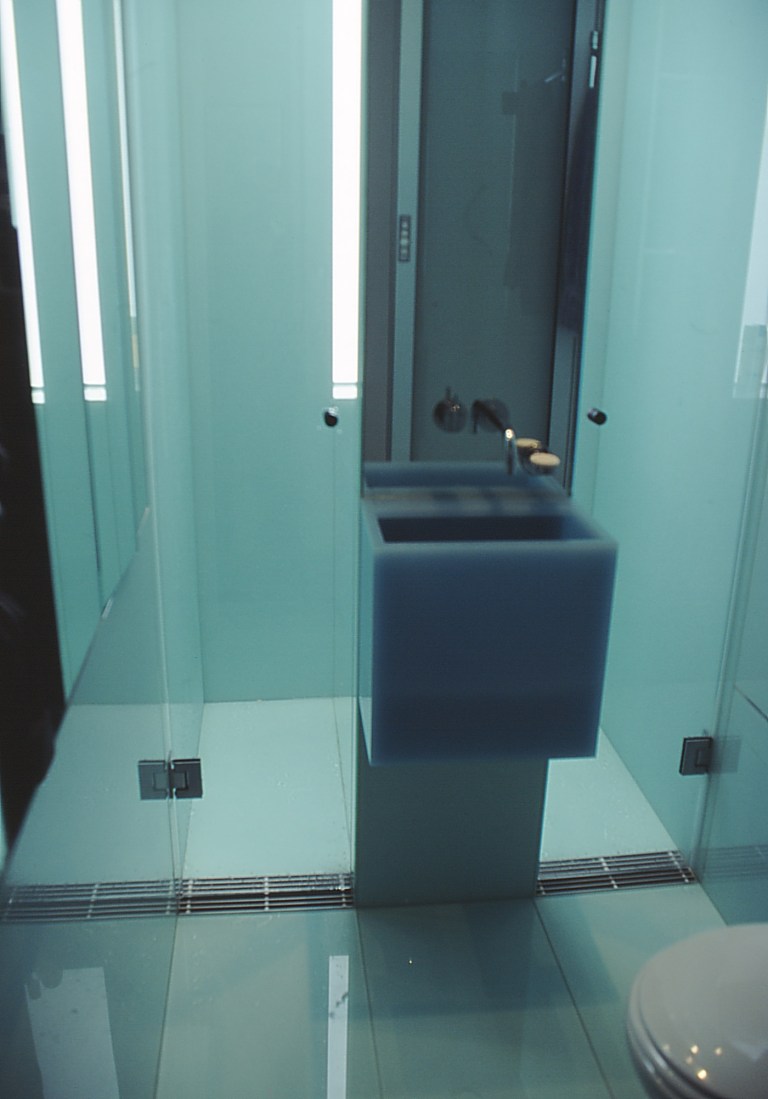 Pace McEwin Residence 43_en-suite_marblo basin 2_Stephen Varady Photo ©